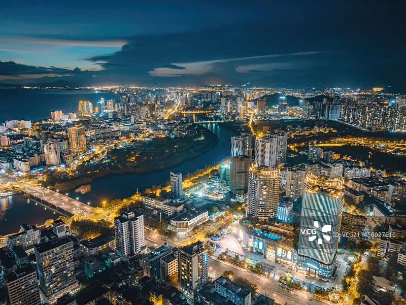 海南三亚河城市夜景航拍图片素材