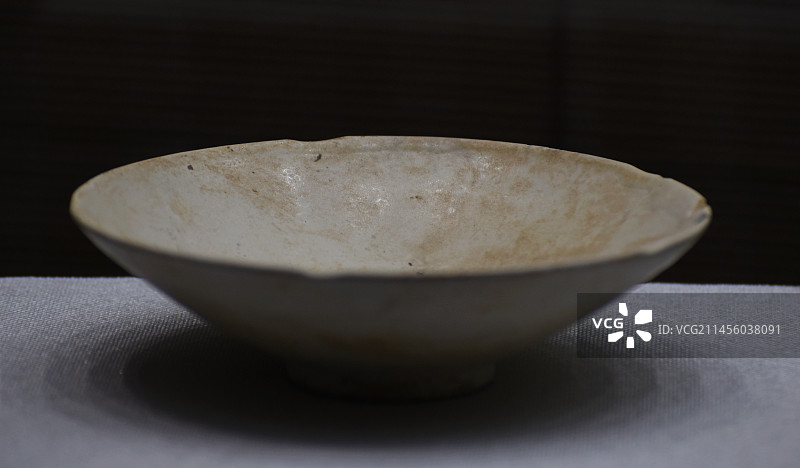 中国传统茶具——唐代白瓷碗图片素材