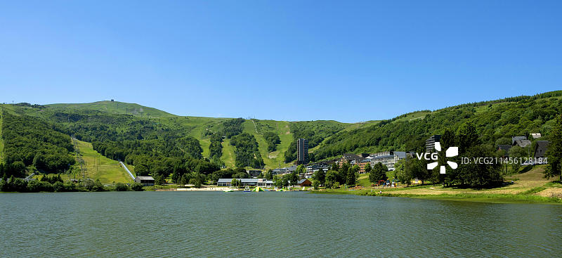 夏季的贝斯滑雪胜地，位于法国奥弗涅火山自然公园多姆山省图片素材
