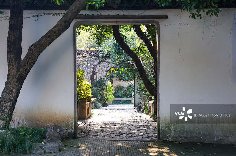 无锡惠山古镇寄畅园二泉映月图片素材