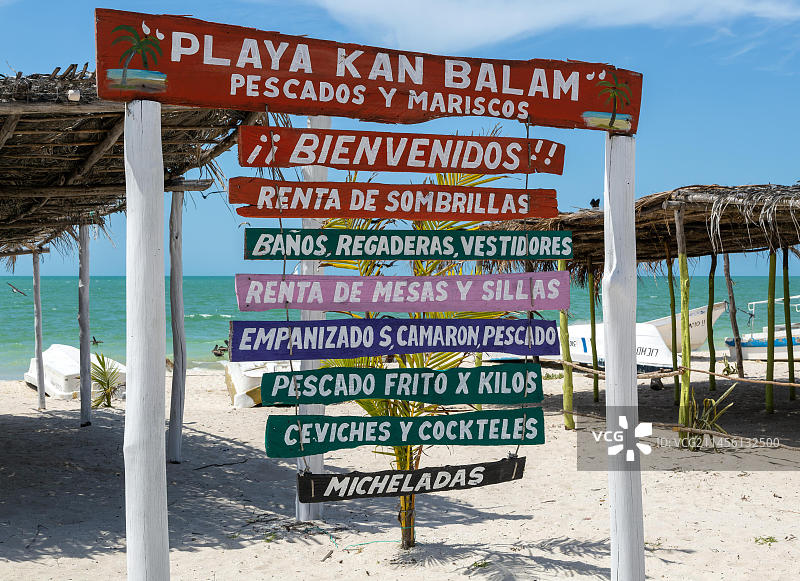 墨西哥尤卡坦半岛木制海滩标志图片素材