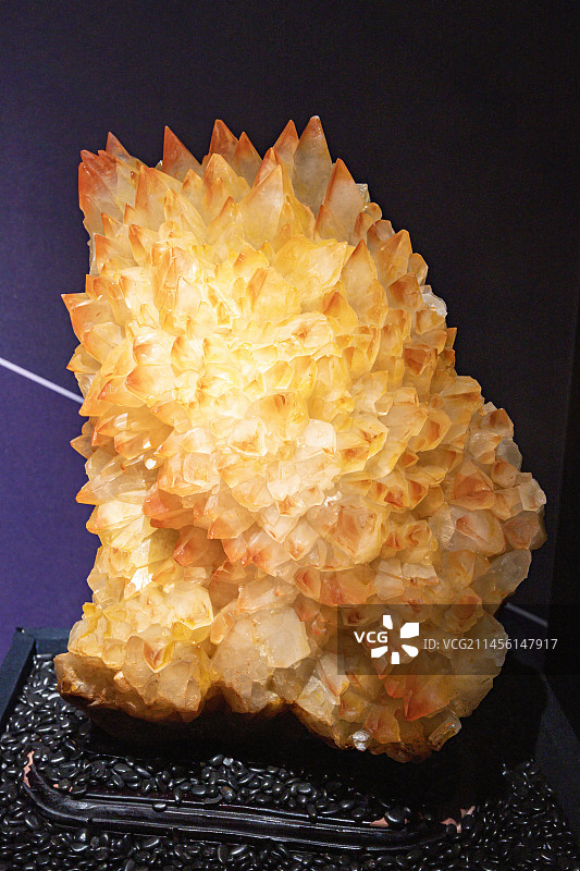 天然的方解石矿石图片素材