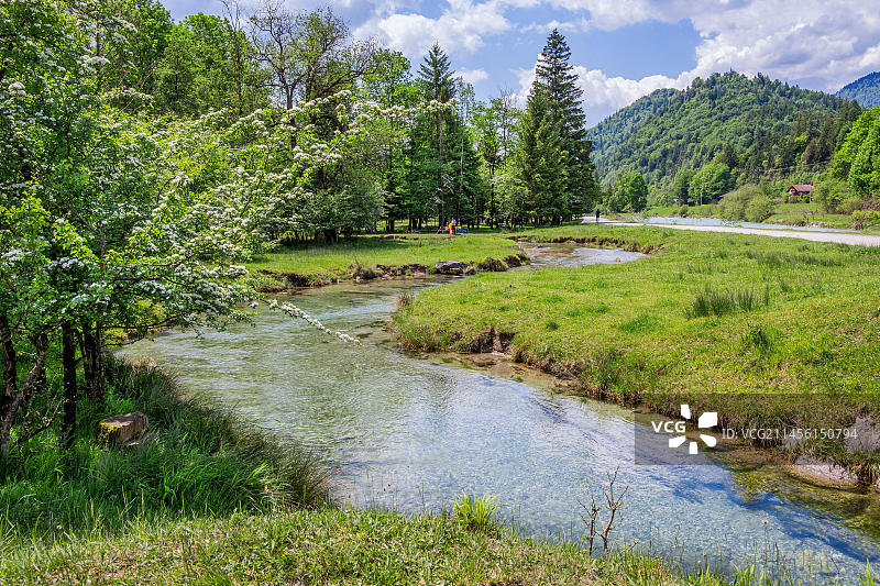 德国巴伐利亚阿尔卑斯山春季风光图片素材