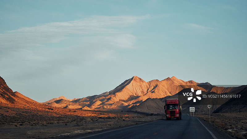 新疆罗布泊阿尔金山图片素材