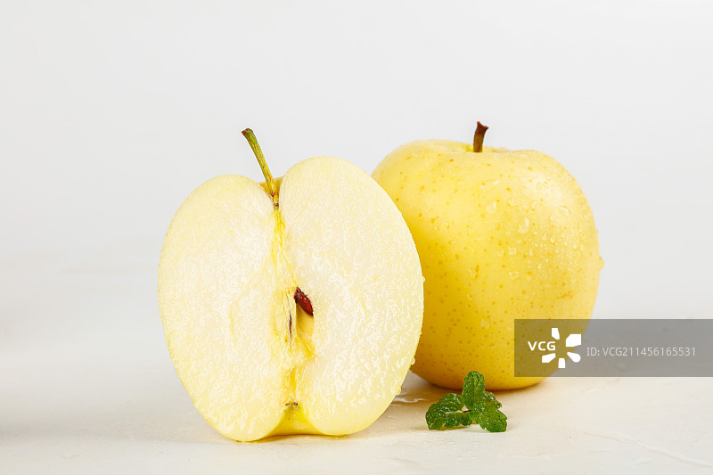 白底上的王林苹果图片素材