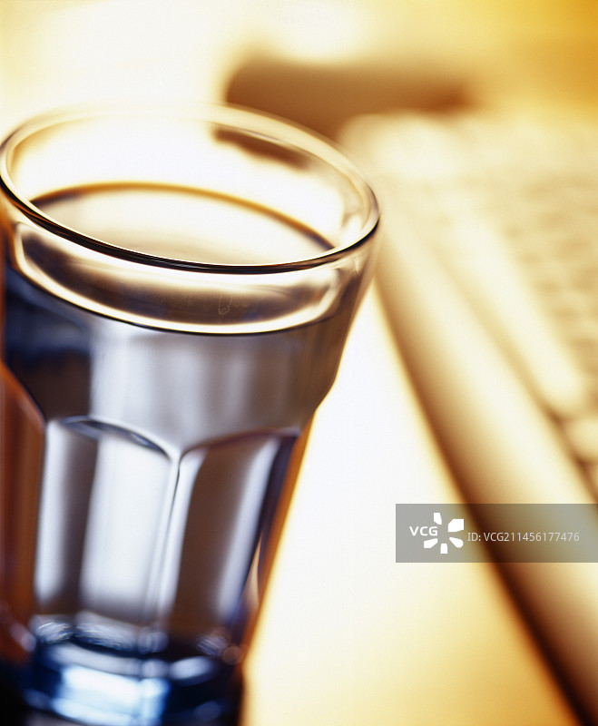 一杯水图片素材