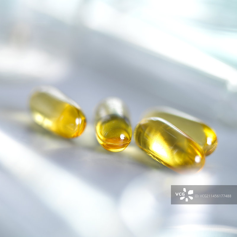 鳕鱼肝油胶囊图片素材