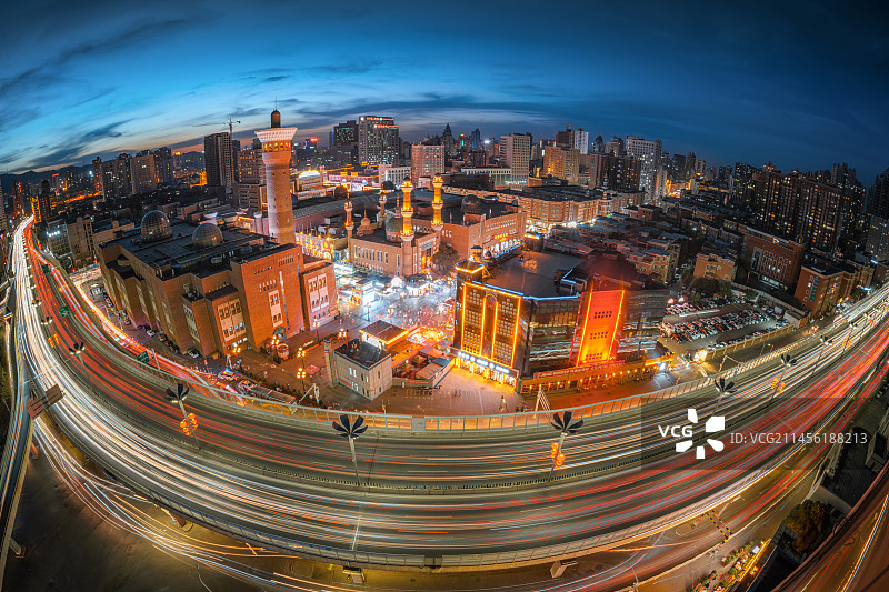 新疆乌鲁木齐国际大巴扎步行街夜景图片素材