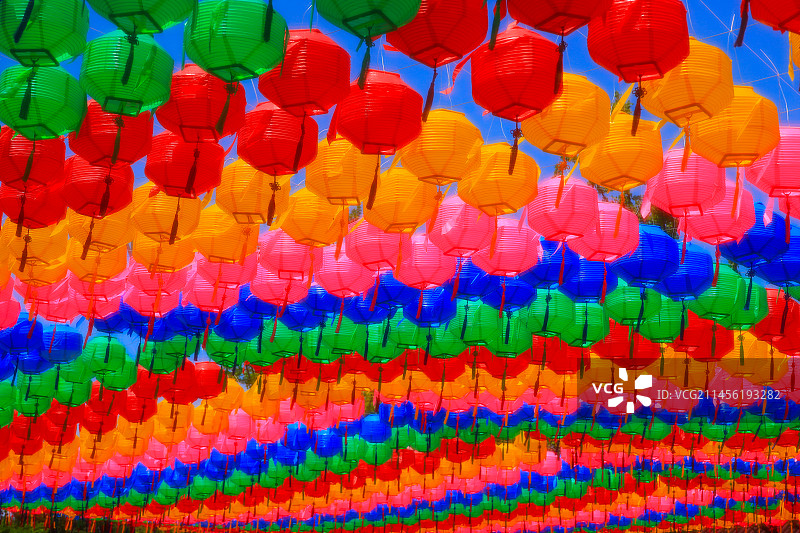 市面上出售的彩色气球全画幅图片素材