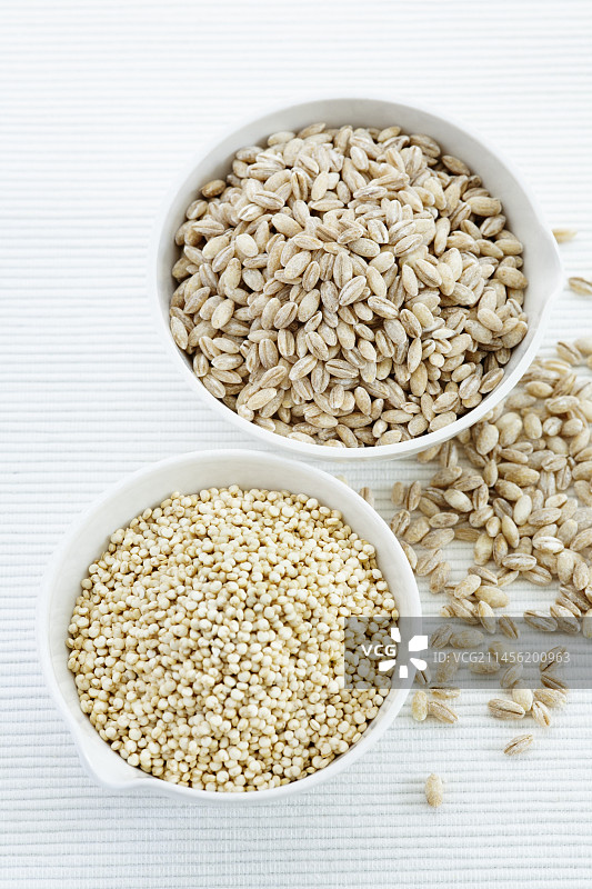 珍珠大麦和藜麦种子图片素材