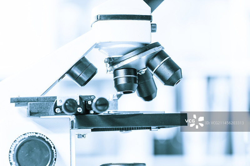 实验室中的显微镜图片素材