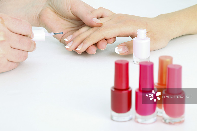指甲涂有指甲油的人图片素材