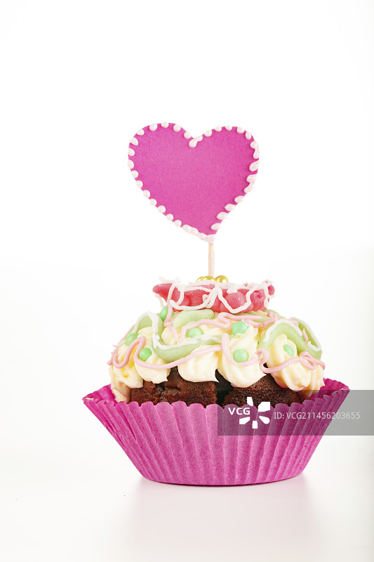 爱心装饰纸杯蛋糕图片素材