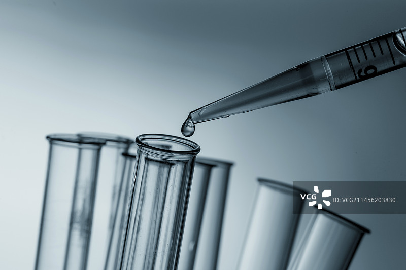 试管和移液器图片素材
