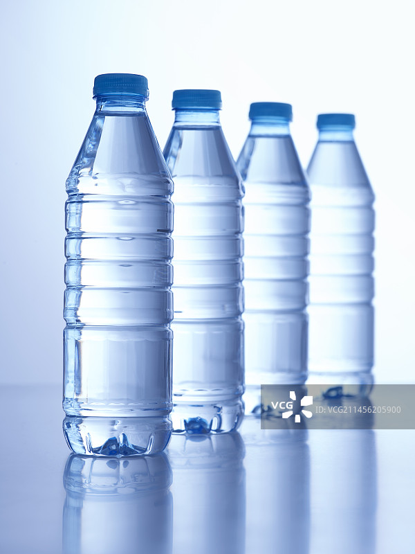 四瓶矿泉水图片素材