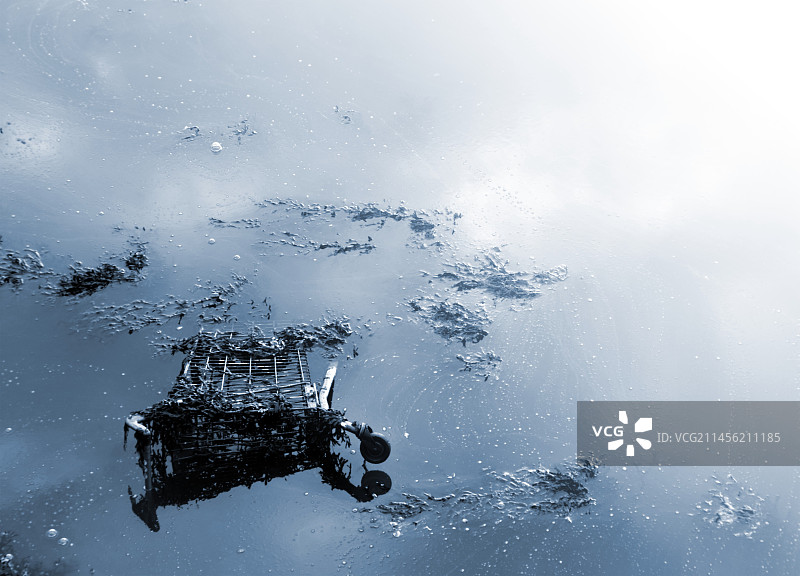 废弃的购物车图片素材