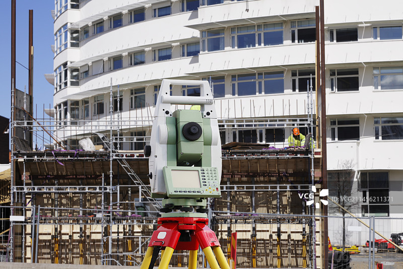 施工现场的经纬仪图片素材