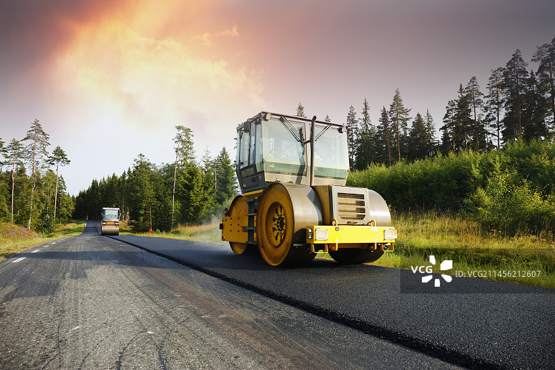 压路机和沥青图片素材