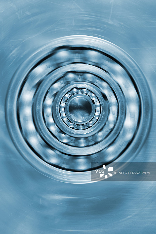 旋转的滚珠轴承图片素材