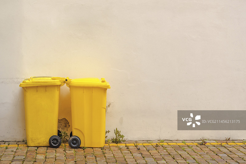 街道上的回收箱图片素材