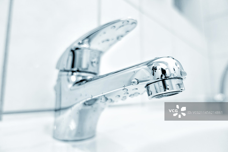 浴缸淋浴混合水龙头图片素材