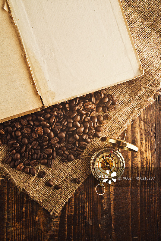 咖啡豆和指南针图片素材