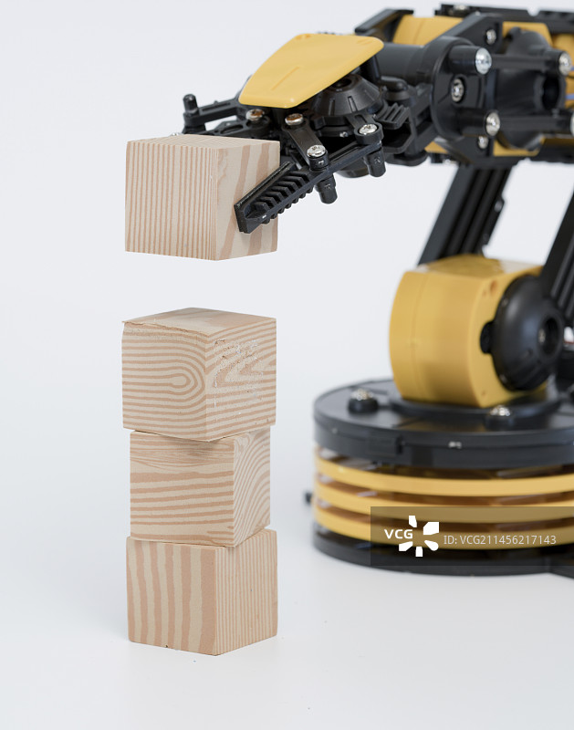 机器人手臂使用积木图片素材
