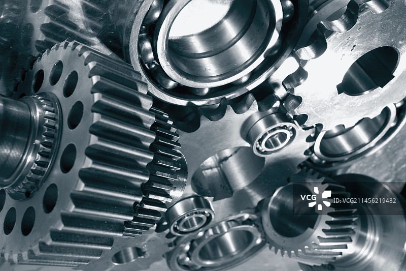 钛金属齿轮和滚珠轴承图片素材