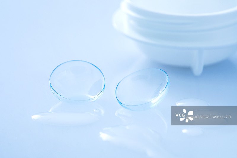 隐形眼镜和盒子图片素材