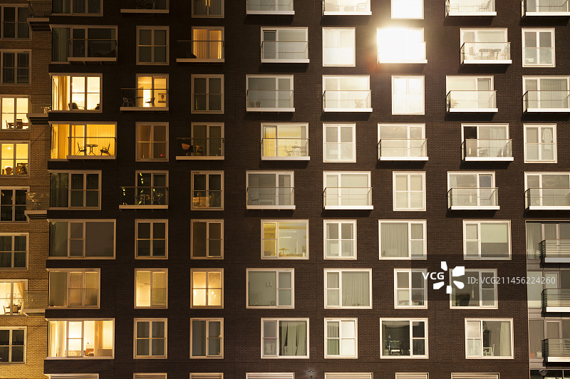 公寓楼的昼夜景象图片素材