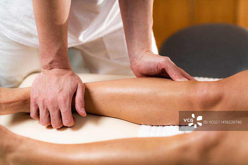 膝盖疼痛的骨科疗法图片素材