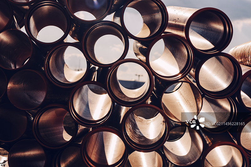 建筑工地上的塑料下水道管图片素材