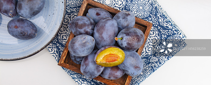 新鲜水果西梅棚拍图片素材