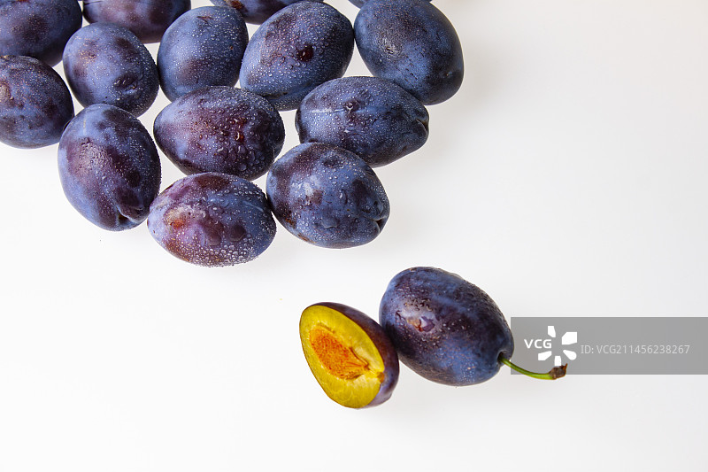 新鲜水果西梅棚拍图片素材