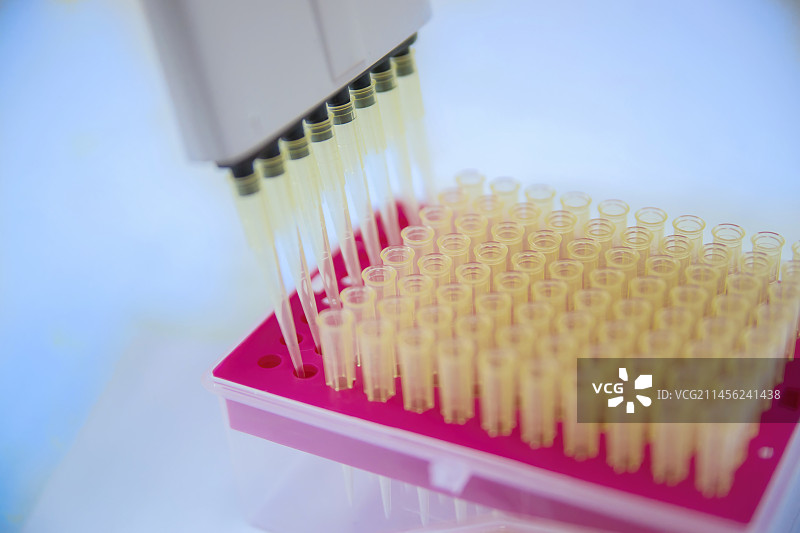 多道移液器图片素材