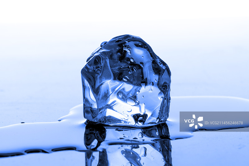 融化的冰图片素材