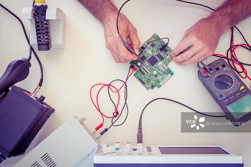 电子实验室中的测量仪器图片素材