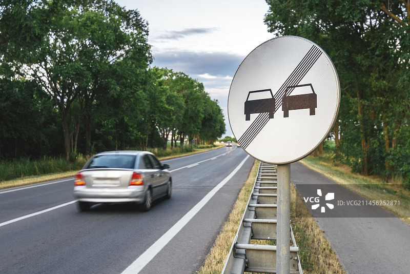 禁止超车路标尾端图片素材