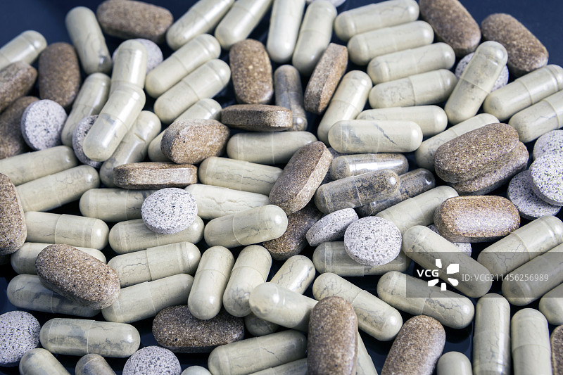 不同大小和形状的药丸图片素材