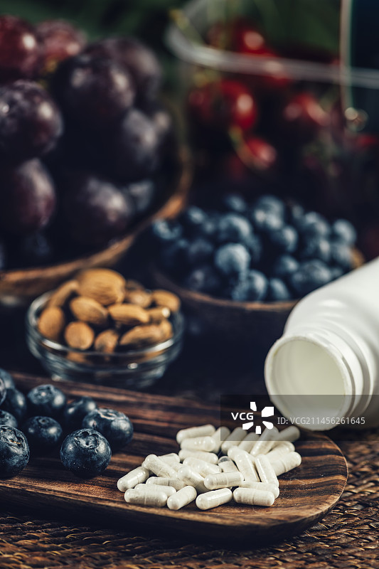 反式紫檀芪补充剂胶囊图片素材