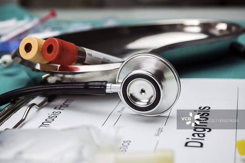 诊断表和血液样本试管图片素材