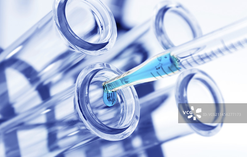 滴管滴取液体图片素材