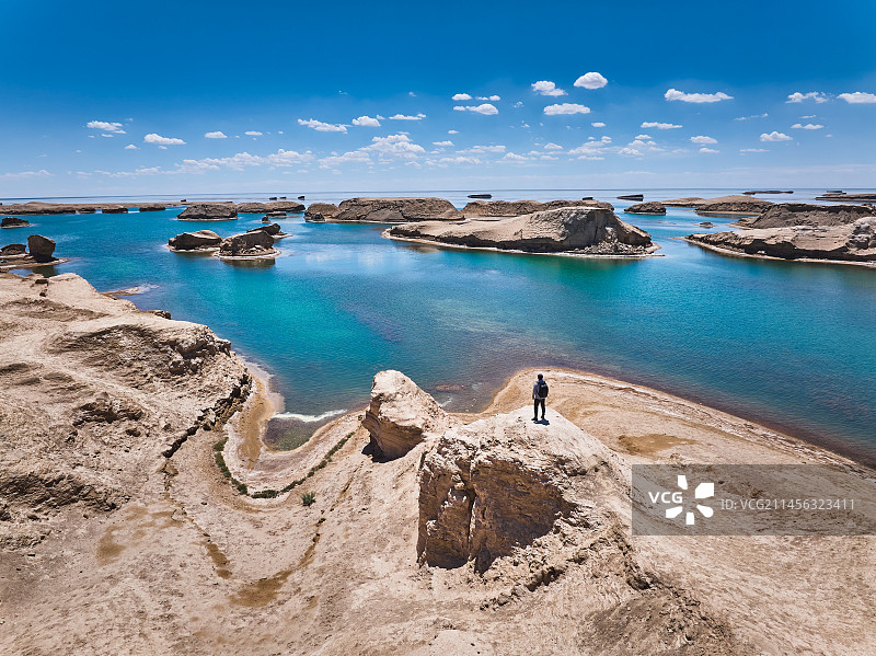 青海 - 水上雅丹图片素材