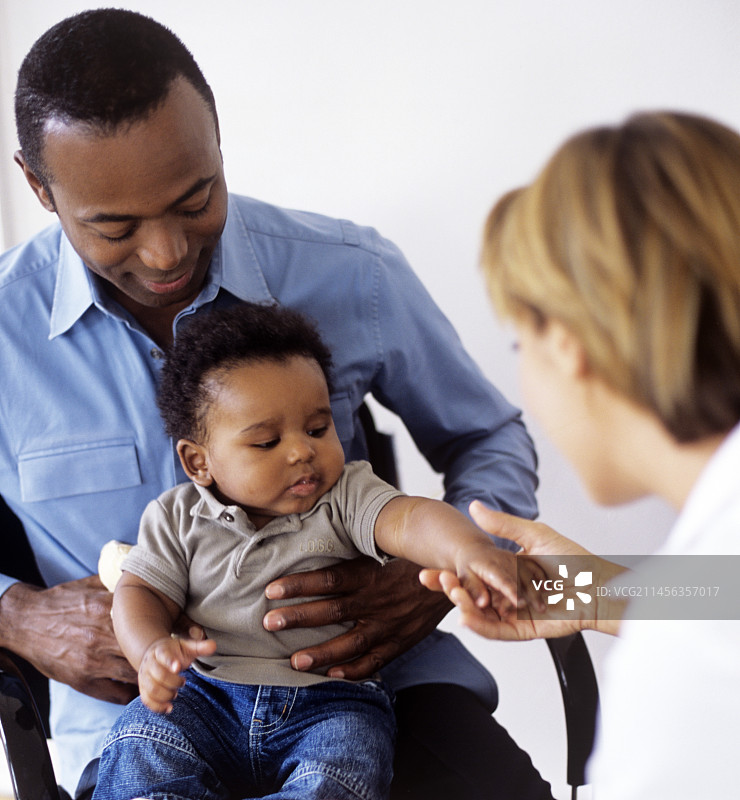 儿科检查图片素材