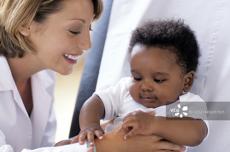 儿科检查图片素材