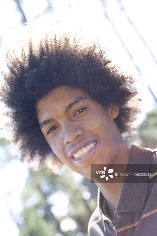 快乐的青少年男性图片素材