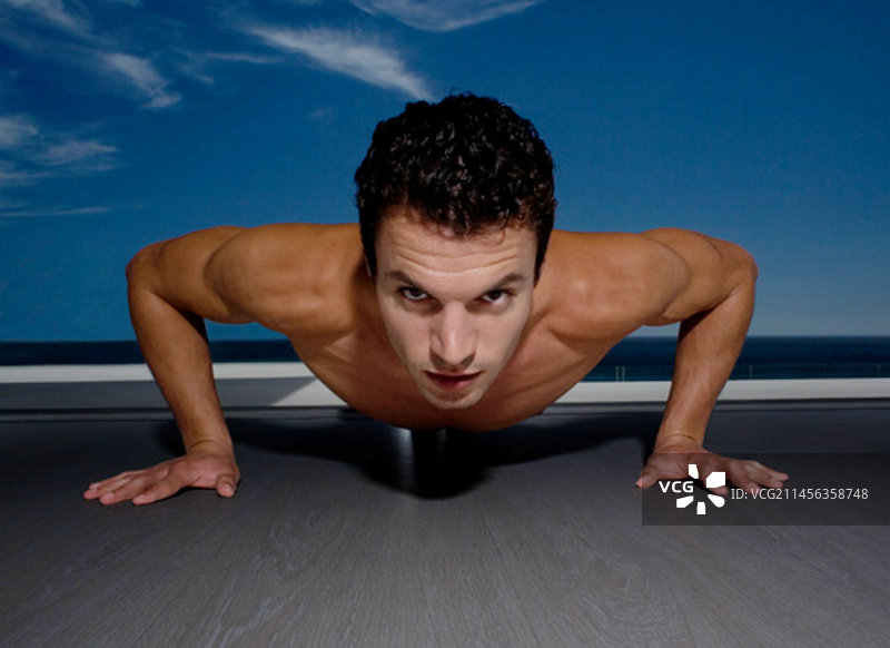 俯卧撑运动图片素材