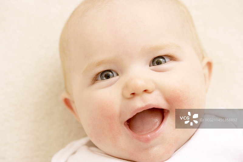 快乐的女婴图片素材