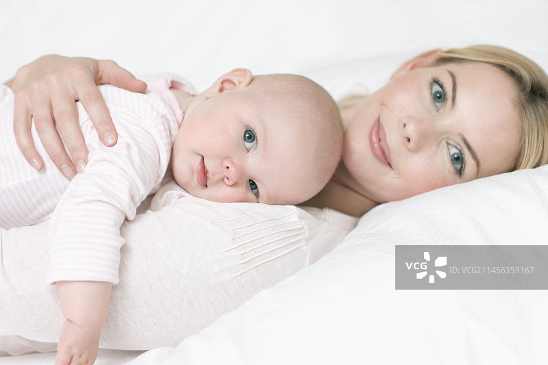 母亲和婴儿图片素材