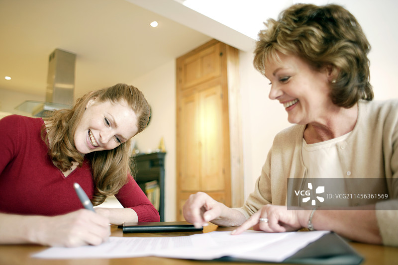 母女二人图片素材
